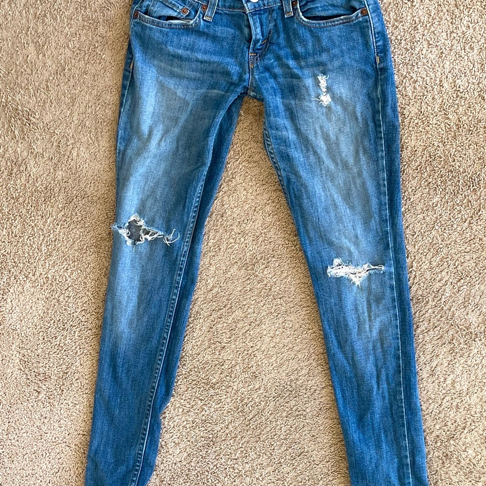 Levis Ripped Jeans!